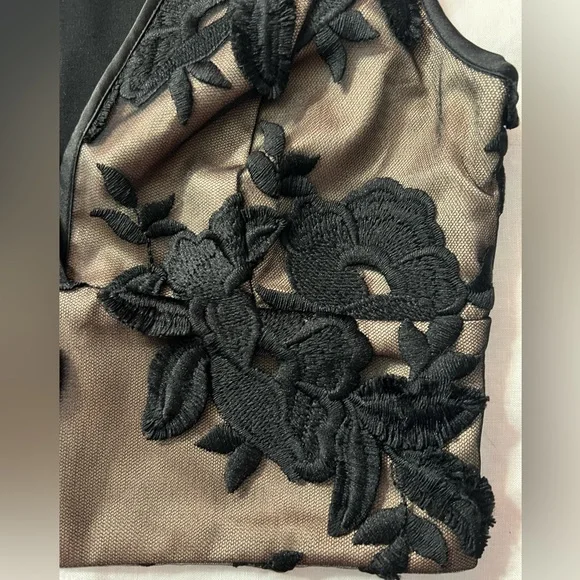 NWOT Bebe Cropped Top w/ Lace Overlay SzS - Picture 3 of 6